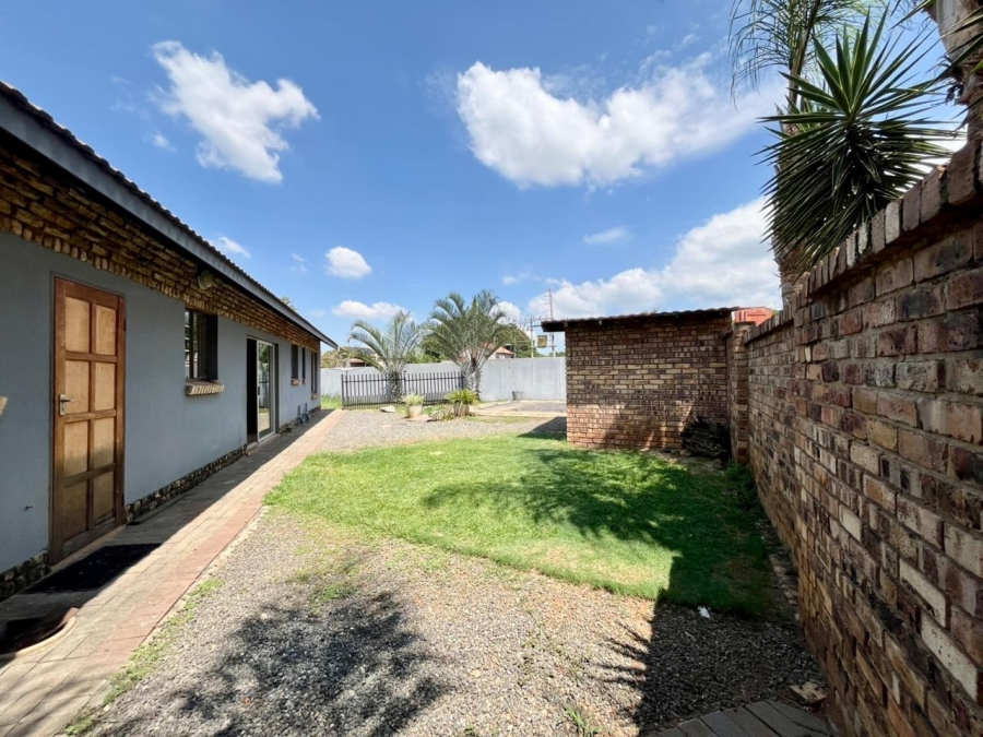 4 Bedroom Property for Sale in Waterval East North West